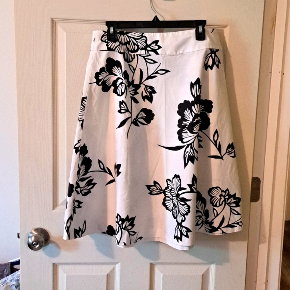 GAP Floral Black and White Women's Skirt